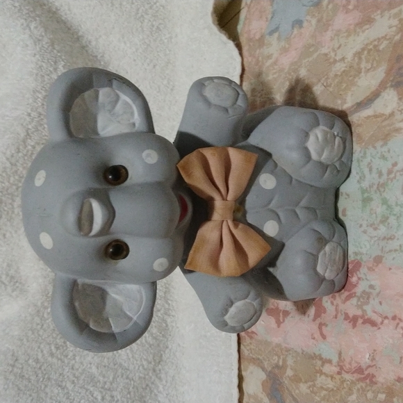 Vase shaped like an elephant - Picture 3 of 4